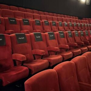 Kematian Kursi Bioskop Konvensional: Saat Tren Immersive Cinema Berbasis Sensor Haptik dan AI-Generated Alternate Ending Mengubah Penonton Jadi Sutradara di 2026
